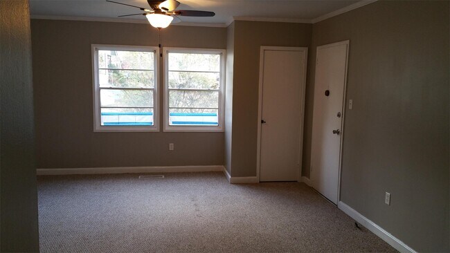 Building Photo - 300 Cherry Hill Dr