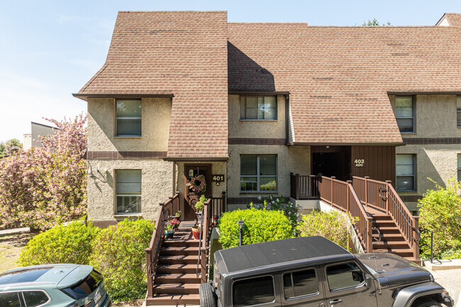 Entrance - Greentree Summit Condominiums