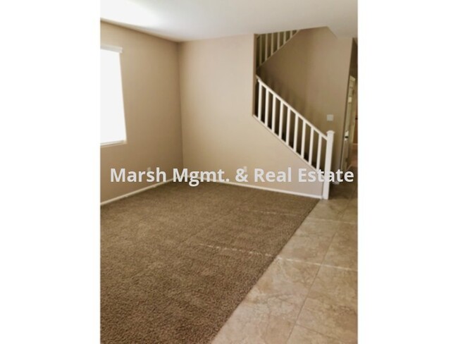Building Photo - Beautiful 5 bedroom home with tons of livi...