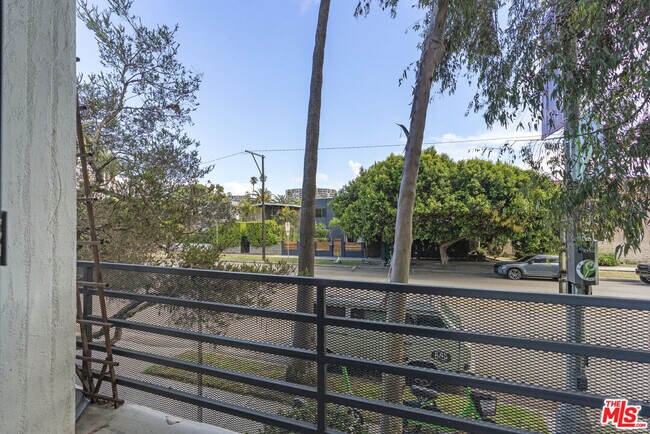 Foto del edificio - 2500 Abbot Kinney Blvd