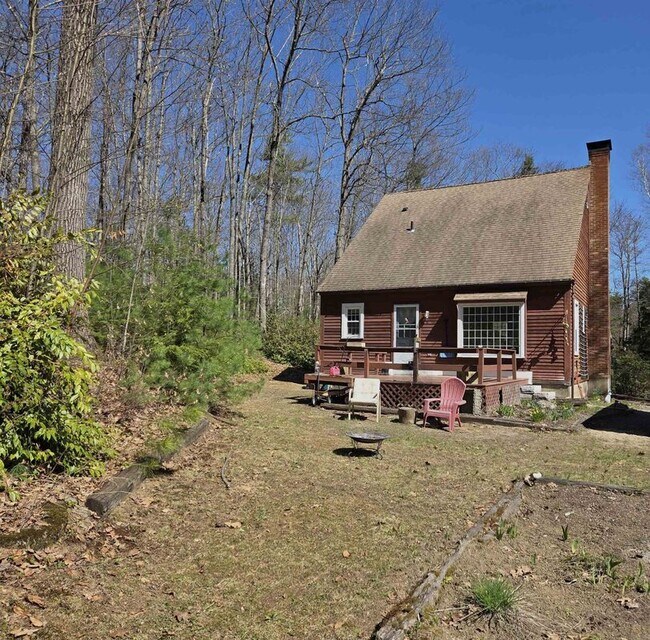 Building Photo - 43 Casalis Rd