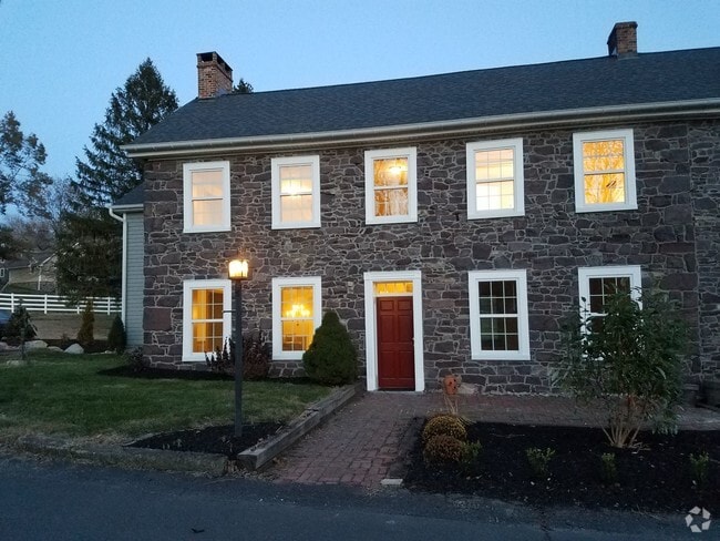 Front of house - 2086 Kratz Station Rd