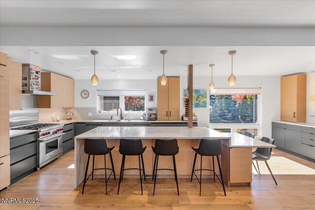 Foto del edificio - 1262 Hidden Woods Dr