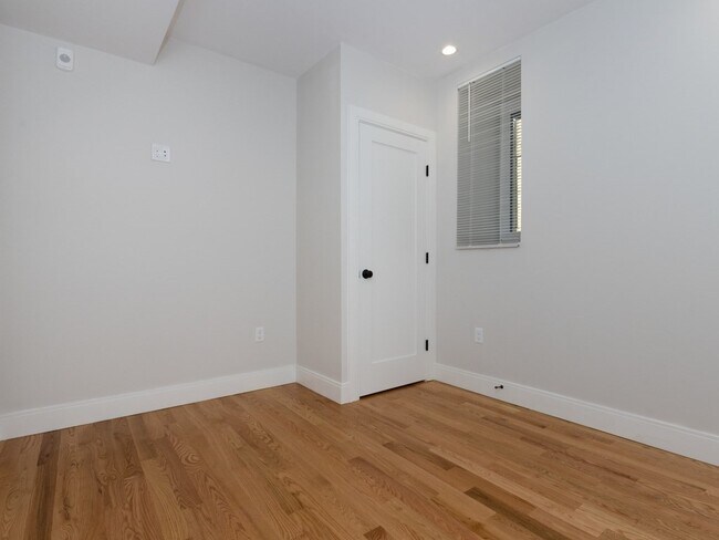 Building Photo - 5 Tovar St