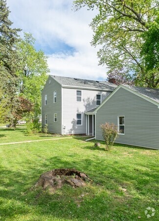 Building Photo - 2505 S Twyckenham Dr