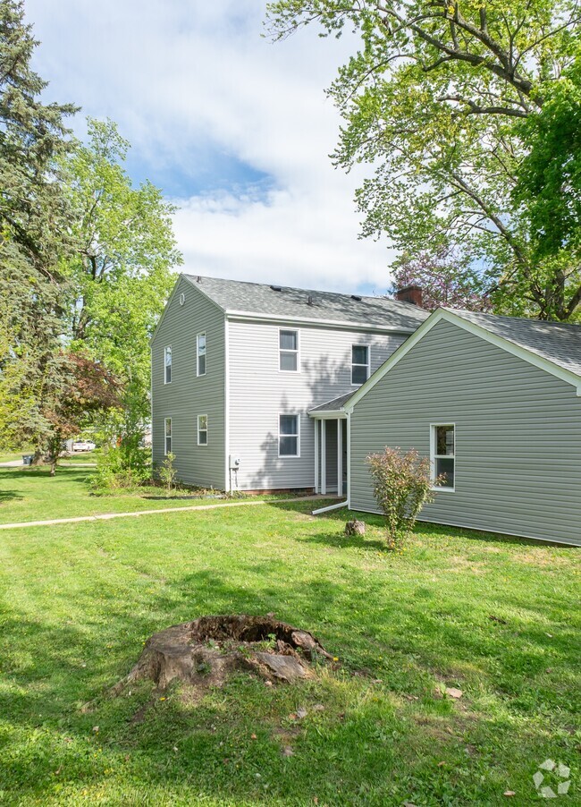 Building Photo - 2505 S Twyckenham Dr