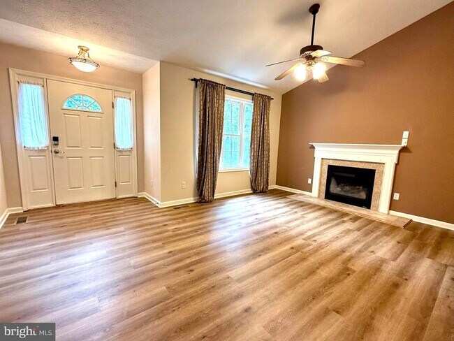 Foto del edificio - 45880 Buck Hewitt Rd