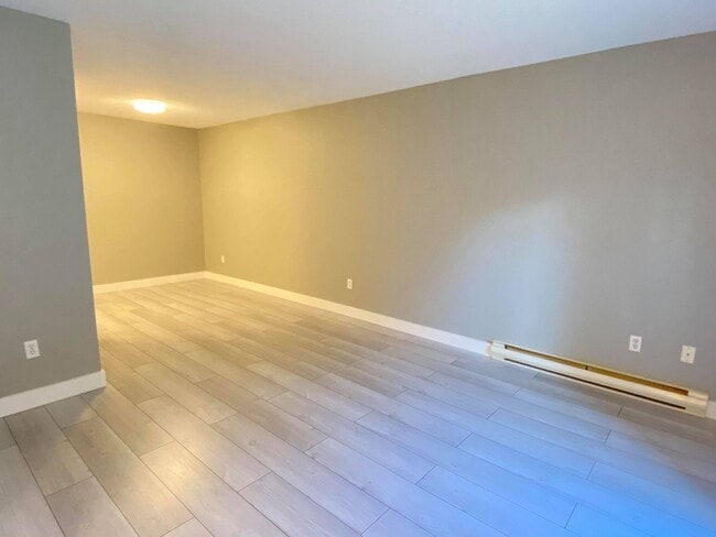 Building Photo - 1050 Braidwood Rd