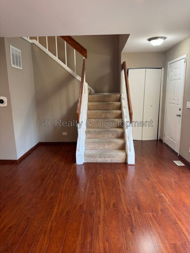 Building Photo - 527 Verde Dr