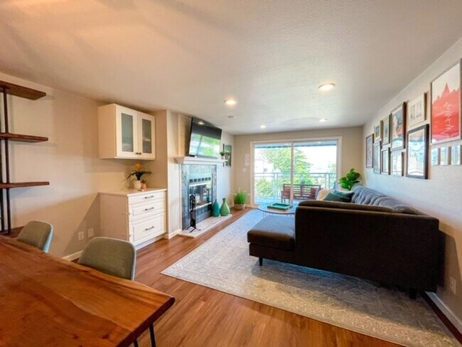 Building Photo - 2b/2ba Seattle House