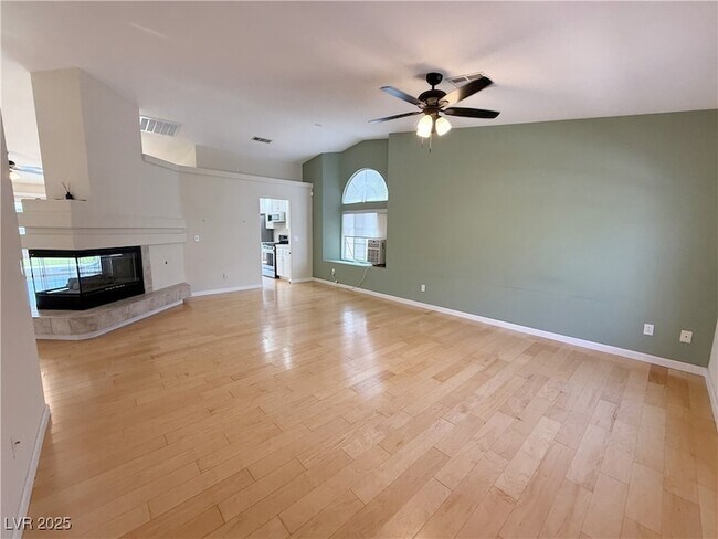 Foto del edificio - 3744 Crescent Canyon St
