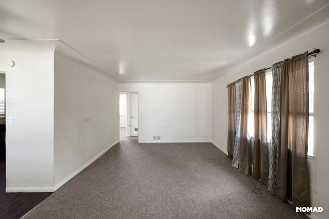 Building Photo - 1932 Del Mar Pkwy