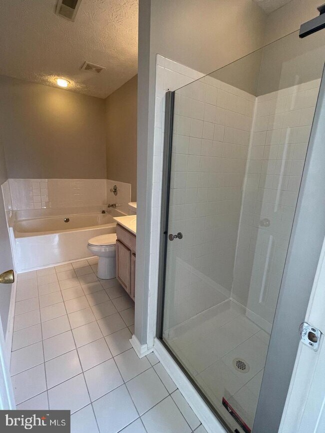 Foto del edificio - 16116 Edenwood Dr