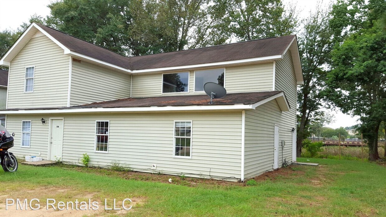 Primary Photo - 4 br, 2 bath Room For Rent - 30 University Pl