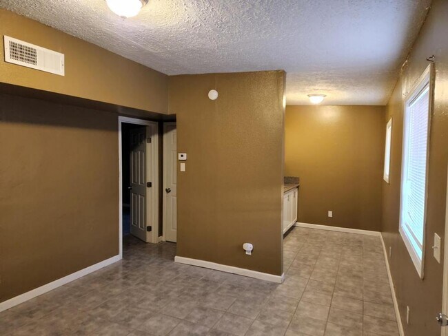 Building Photo - 121 Sierra Vista Dr.
