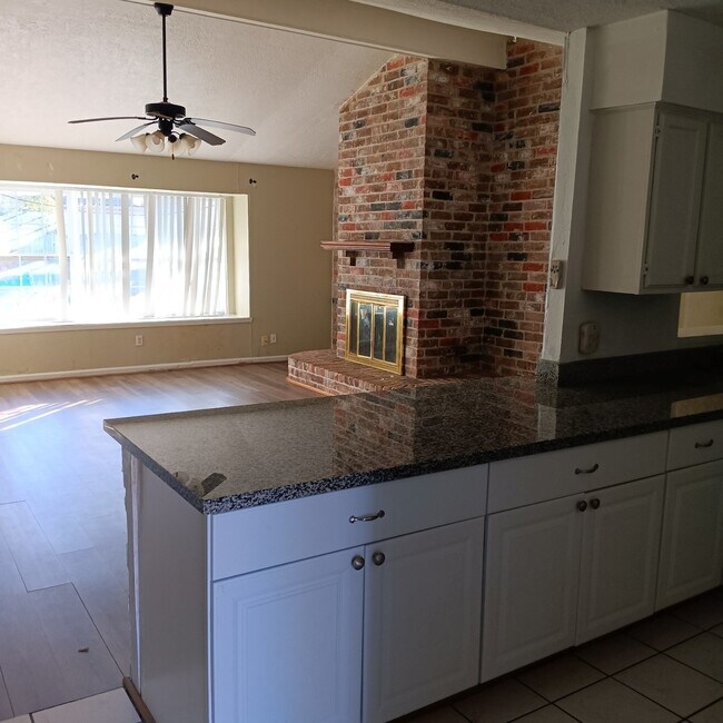 Foto del edificio - 13807 Towne W Blvd