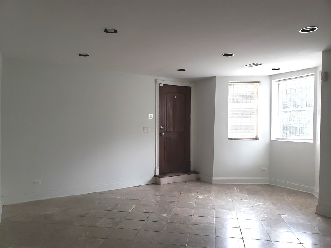 Building Photo - 2858 W Lyndale St