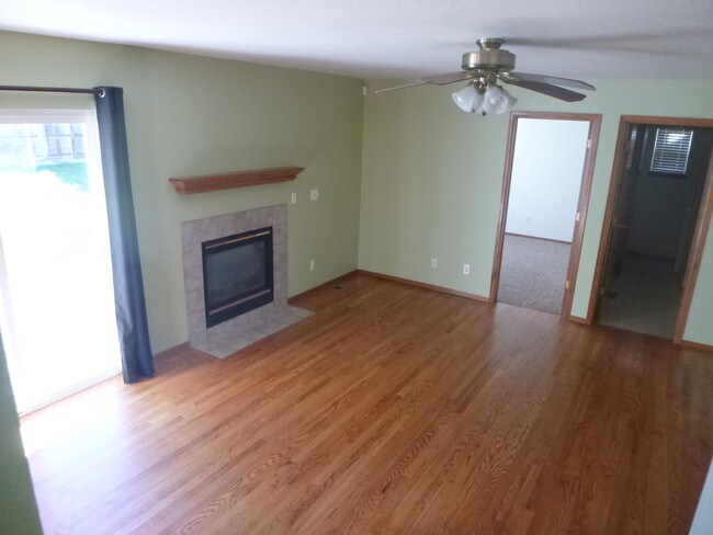 FAMILY ROOM - 5438 S Versailles Way
