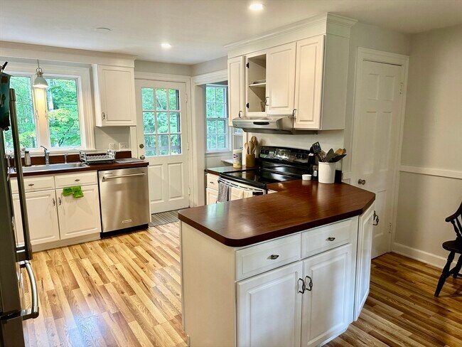 Foto del edificio - 55 Beaver Pond Rd