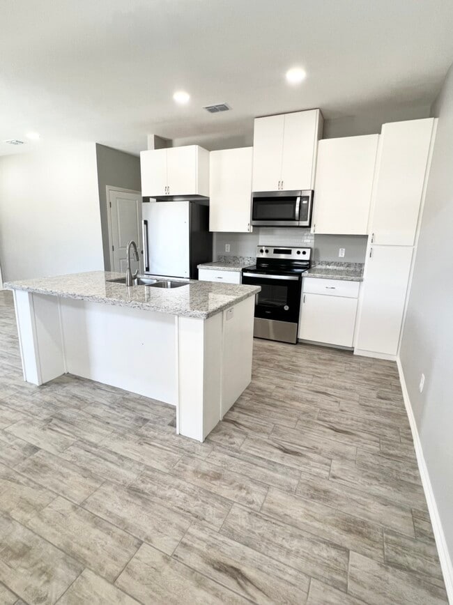Building Photo - 1306 W Heritage Dr
