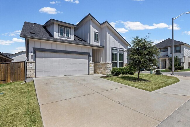 Building Photo - 12900 Bloomington Dr