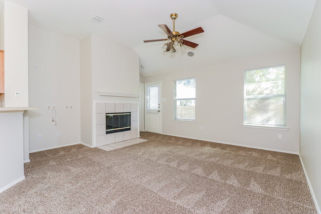 Foto del edificio - 5528 Spring Ridge Dr