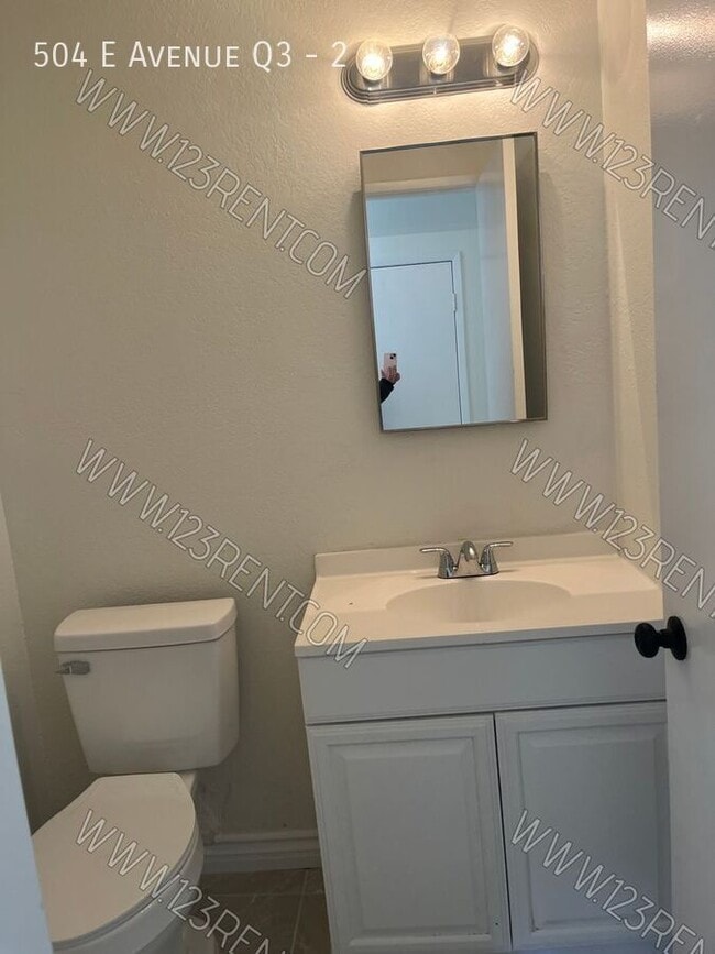 Foto del edificio - 504 E Ave Q3