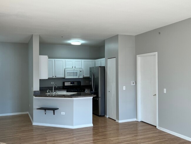 Building Photo - 3275 Stratford Ct