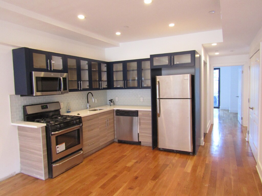 Primary Photo - 431 Bainbridge St