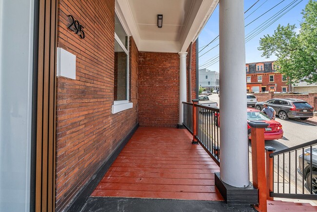 Building Photo - 295 38th St