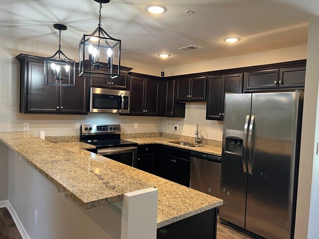 Foto del edificio - 3 Bedroom, 2 Bath, Condo at Tullamore Lakes in Sun Colony. Available now@