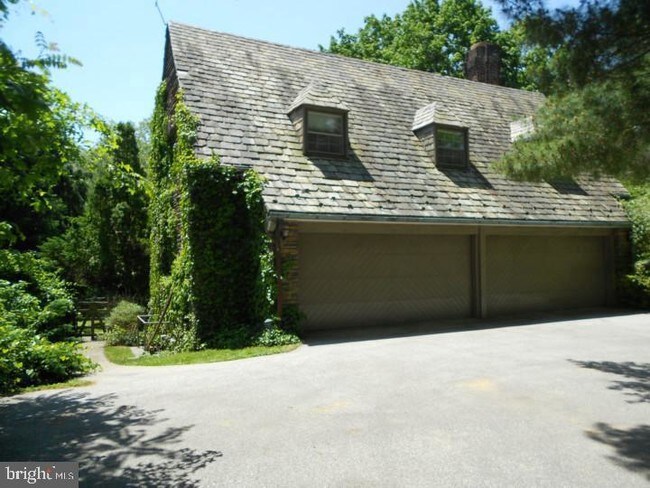 Building Photo - 375 Exeter Rd