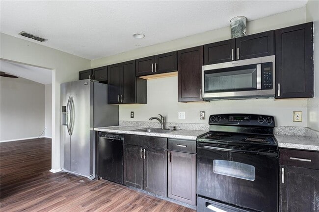 Building Photo - 1551 41st Ave Dr E