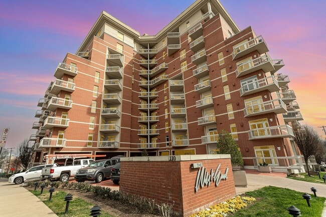 Building Photo - Luxury 2-Bedroom Condo with Downtown Views...