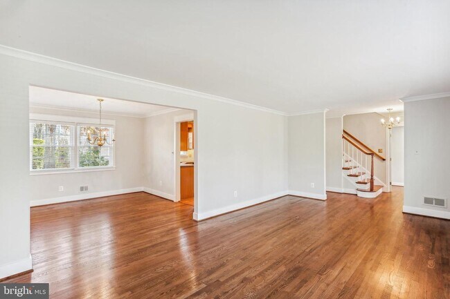Building Photo - Renovated 4 Bed, 2.5 Bath in Wyngate WITH ...