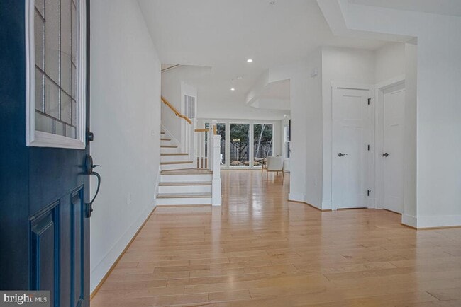 Building Photo - 408 Kosmill Dr