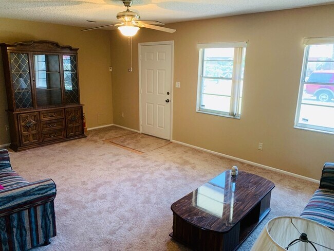 Building Photo - Home now available in Buenaventura Lakes!