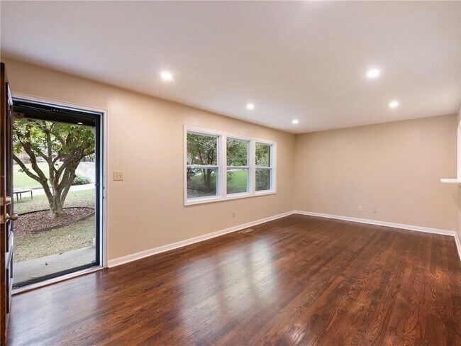 Building Photo - 2949 Judylyn Dr