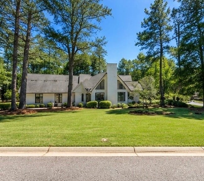 Building Photo - 2900 Middlesex Rd