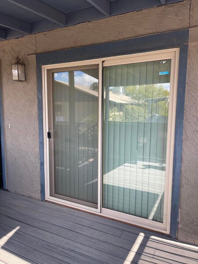 Building Photo - 286 W Palomino Dr