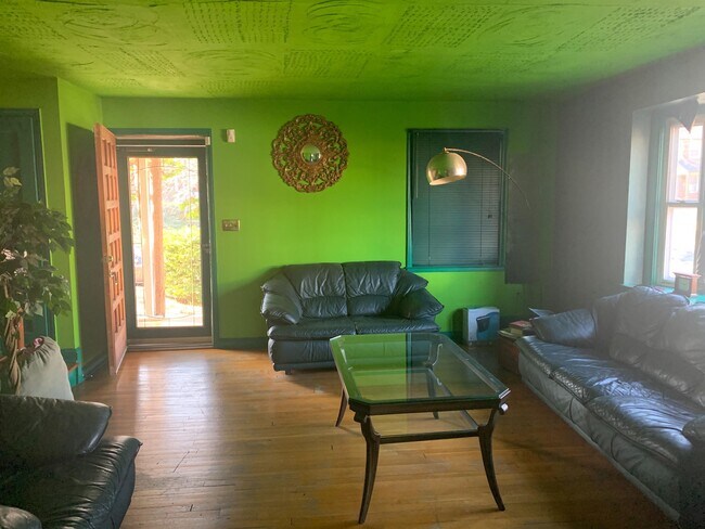 Building Photo - 5713 Fenwick Ave