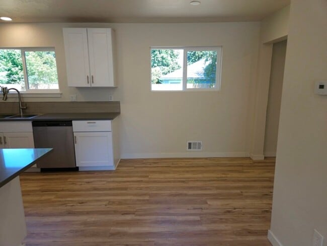 Foto del edificio - 3Bd/2.5Ba Single Story Home-For viewing!
