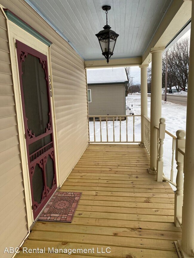 Foto del edificio - 4 br, 1.5 bath House - 300 S Main St