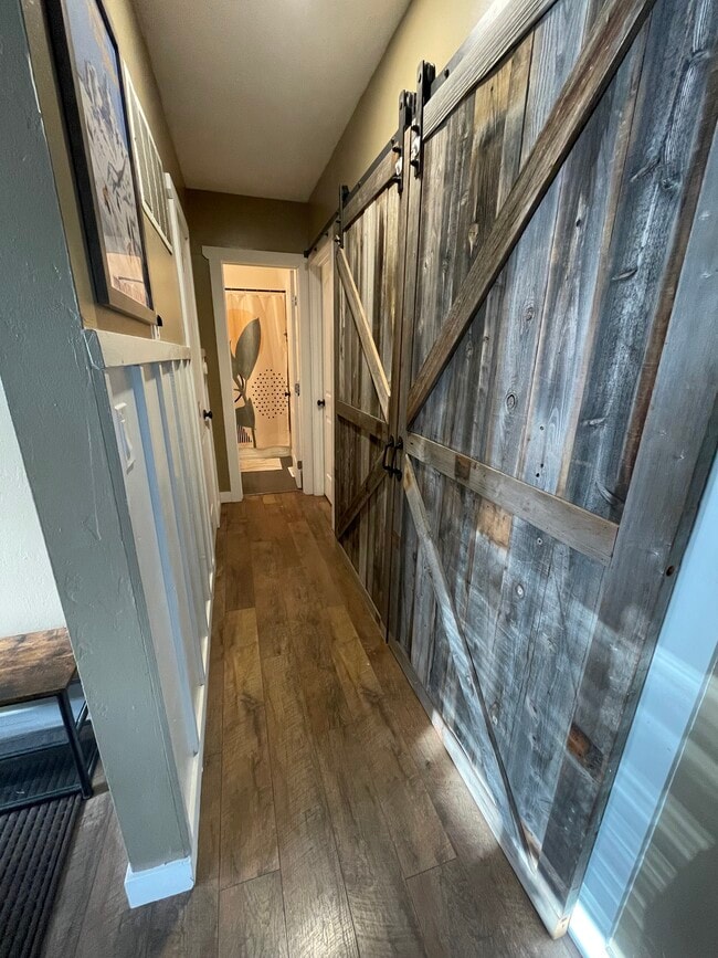 Building Photo - 1056 N Madison Ave