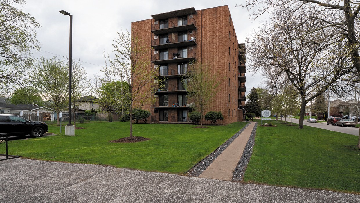 Primary Photo - Sun Crest Tower Apartments