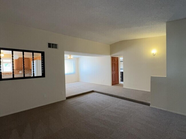 Foto del edificio - 3733 Sparrow Dr