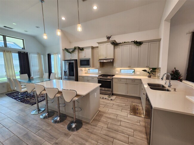 Foto del edificio - 10718 Blossom River Dr