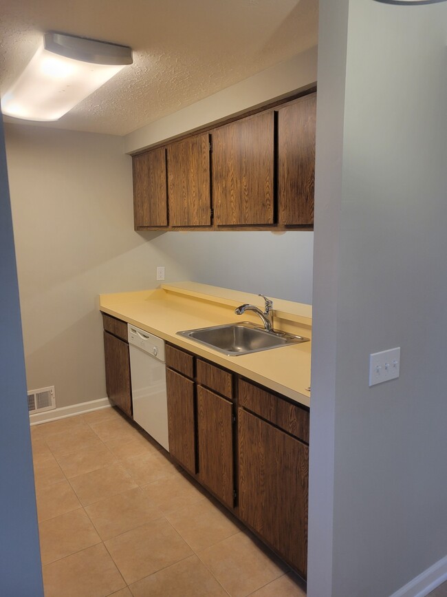 Galley Kitchen - 33 Village Trl