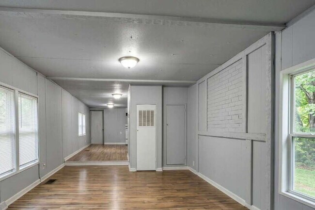 Foto del edificio - 122 Collins Rd