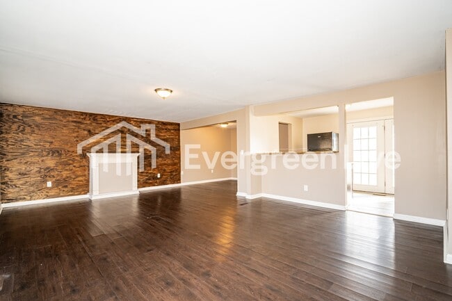 Foto del edificio - 7414 Cedar Knolls Dr